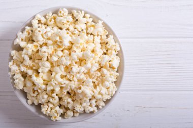 Kase patlamış mısır snack. Pop corn wath sinema için hazır