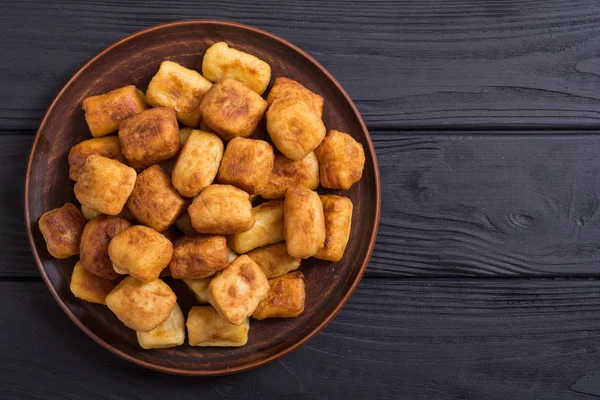 Yapımı Kızarmış Patates Gnocchi Ahşap Arka Plan Üzerinde Italyan Mutfagi — Stok fotoğraf