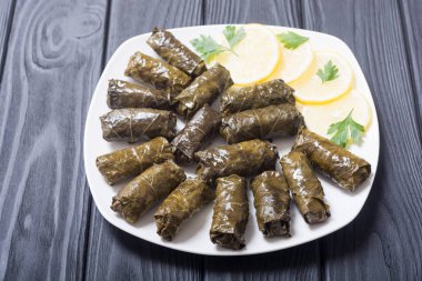 Dolma üzüm Vines pirinç, et ve baharatlar ile gelen
