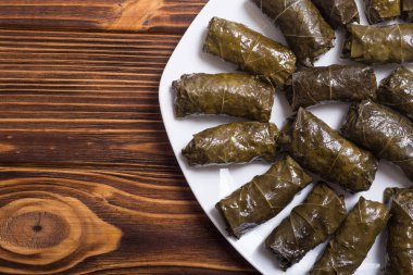 Dolma üzüm Vines pirinç, et ve baharatlar ile gelen