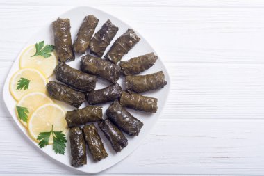 Dolma üzüm Vines pirinç, et ve baharatlar ile gelen