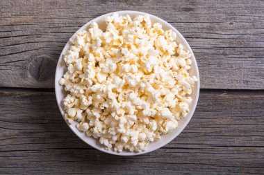 Kase patlamış mısır snack. Pop corn wath sinema için hazır