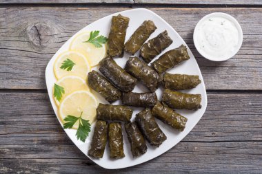Dolma üzüm Vines pirinç, et ve baharatlar ile gelen