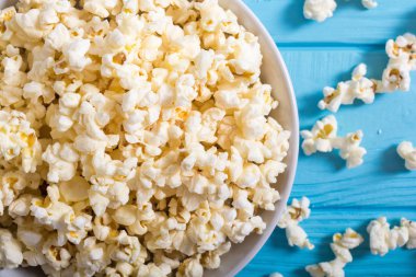 Kase patlamış mısır snack. Pop corn wath sinema için hazır