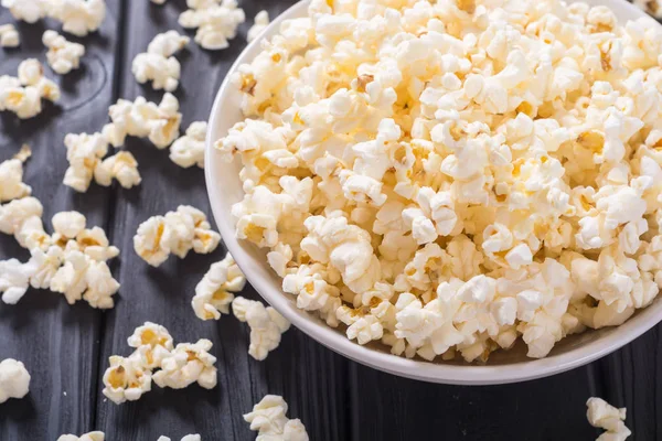 Kase patlamış mısır snack. Pop corn wath sinema için hazır