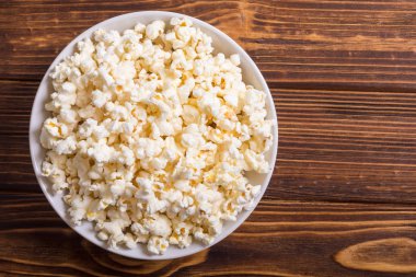 Kase patlamış mısır snack. Pop corn wath sinema için hazır