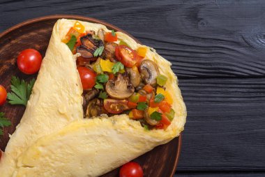 Helthy İtalyanca Odaya Servis Kahvaltı. Sebze ile doldurulmuş omlet