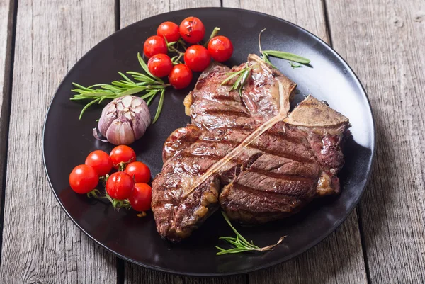 Grilled Porterhouse Beef Steak Tomatoes Garlic Bone — Stock Photo, Image