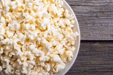 Kase patlamış mısır snack. Pop corn wath sinema için hazır