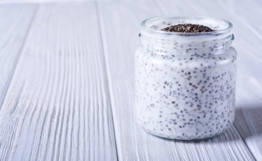 Chia tohum yogyrt puding. Sağlıklı gıda. Superfood