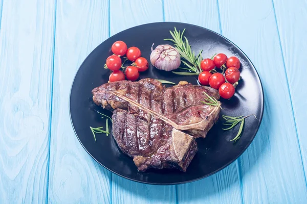 Grilled Porterhouse Beef Steak Tomatoes Garlic Bone — Stock Photo, Image