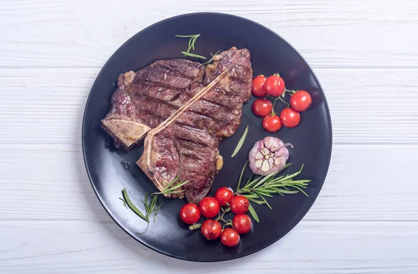 Grilled Porterhouse Beef Steak Tomatoes Garlic Bone — Stock Photo, Image