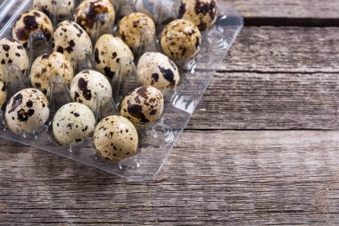 Ham qail yumurta arka plan. Sağlıklı doğal gıda