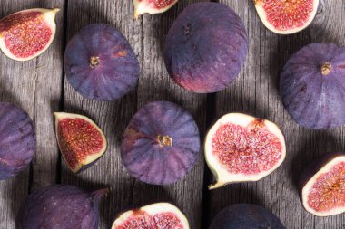 Sonbahar taze meyve incir. Rustik arka plan üzerinde sağlıklı gıda