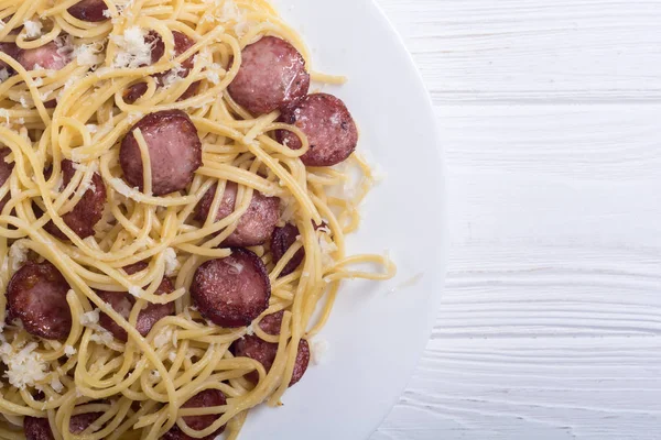 Esparguete Massa Com Salsichas Queijo Parmesão Comida Italiana — Fotografia de Stock