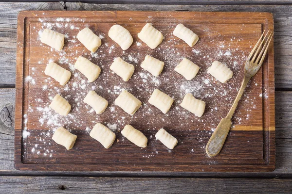 Surowego Ziemniaka Domowe Gnocchi Pokładzie Tło — Zdjęcie stockowe