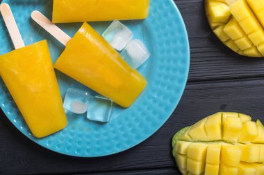 Ev yapımı mango dondurma. Yaz dondurma sağlıklı gıda