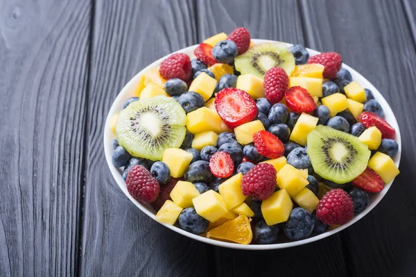 Čerstvé Ovoce Bobuloviny Salát Zdravými Vitaminové Jídlo Pozadí — Stock fotografie