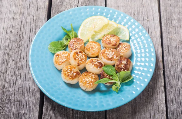 Fried Scallops Lemon Salad Seafood Background — Stock Photo, Image