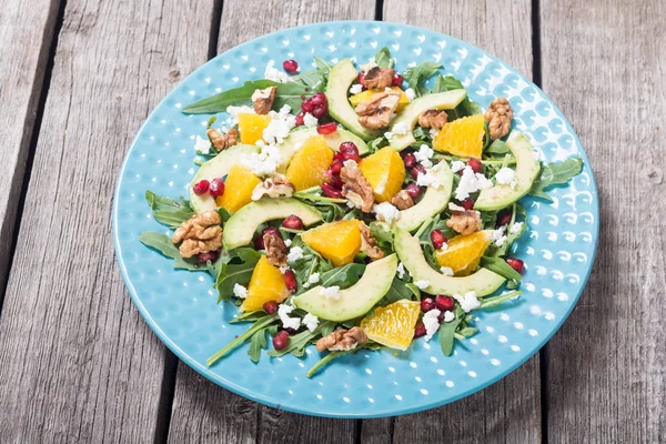 Salada Abacate Frutas Com Romã Laranja Queijo Nozes — Fotografia de Stock