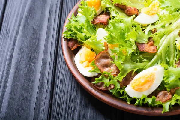 Salada Fresca Com Bacon Ovos Lattuce — Fotografia de Stock