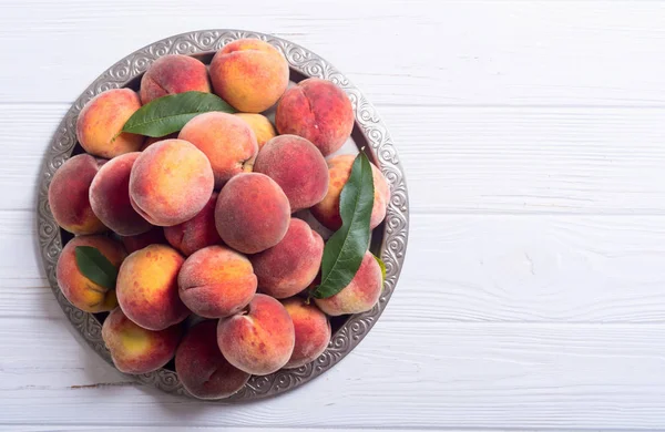Olgun Şeftali Meyve Rustik Arka Plan Üzerinde Yaz Sağlıklı Gıda — Stok fotoğraf