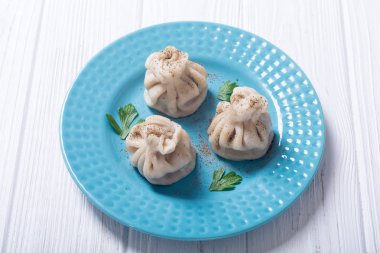 Gürcü köfte Hıngel domates sosu ve maydanoz ile