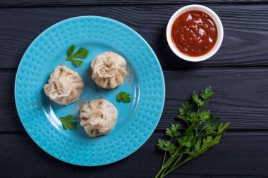 Gürcü köfte Hıngel domates sosu ve maydanoz ile