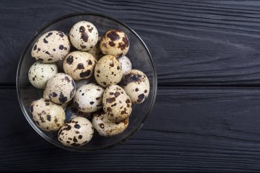 Ham qail yumurta arka plan. Sağlıklı doğal gıda