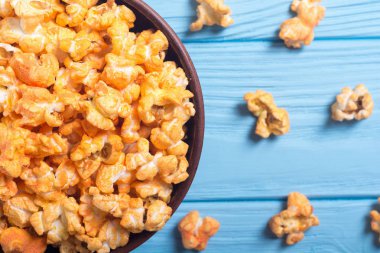 Sarı peynir kase patlamış mısır. Sinema için Aperatif