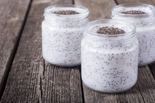 Chia tohum yogyrt puding. Sağlıklı gıda. Superfood