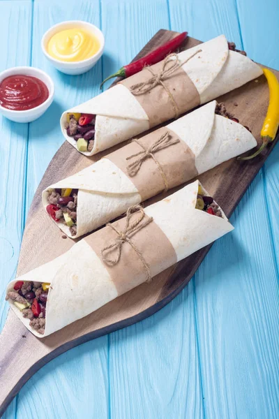 Мексиканські Burrito Яловичого Яса Квасолю Перець Чилі Авокадо — стокове фото