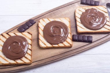 somun nuga krem sandviç çikolata ile