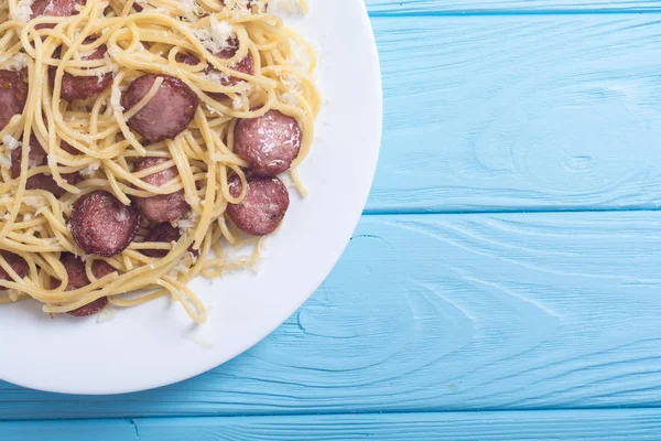 Esparguete Massa Com Salsichas Queijo Parmesão Comida Italiana — Fotografia de Stock