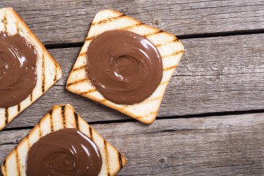 somun nuga krem sandviç çikolata ile