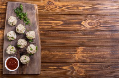 Gürcü köfte Hıngel domates sosu ve maydanoz ile