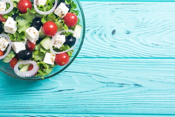 Ensalada Griega Verduras Frescas Comida Saludable Sobre Fondo Madera —  Fotos de Stock