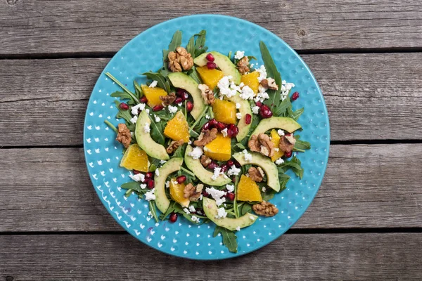 Salada Abacate Frutas Com Romã Laranja Queijo Nozes — Fotografia de Stock