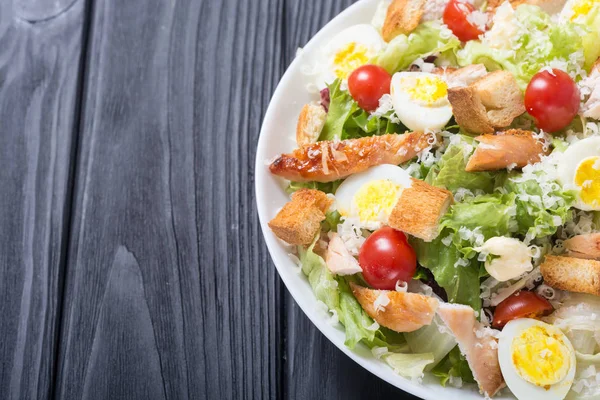 César Salade Avec Poulet Œufs Tomates Croûtons — Photo