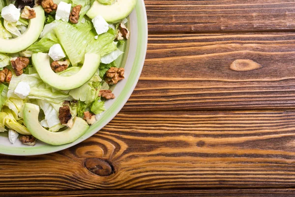 Gesunder Salat Mit Avocado Walnüssen Und Käse Veganes Essen — Stockfoto