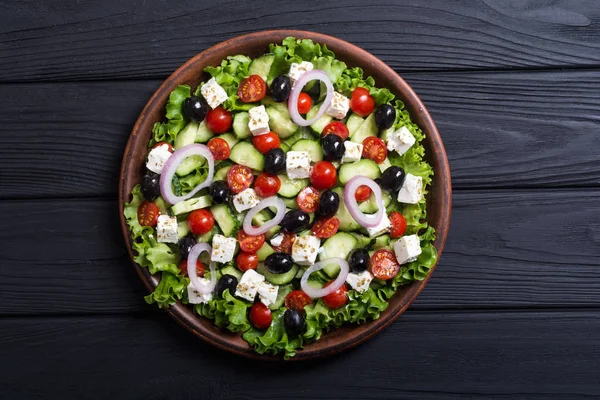Ελληνική Σαλάτα Φρέσκων Λαχανικών Υγιεινά Τρόφιμα Φόντο Ξύλινη — Φωτογραφία Αρχείου