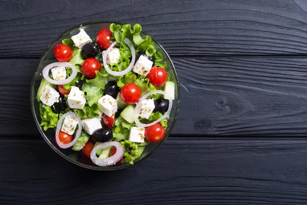 Ensalada Griega Verduras Frescas Comida Saludable Sobre Fondo Madera —  Fotos de Stock