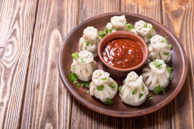 Gürcü köfte Hıngel domates sosu ve maydanoz ile