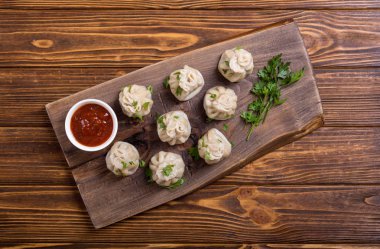 Gürcü köfte Hıngel domates sosu ve maydanoz ile