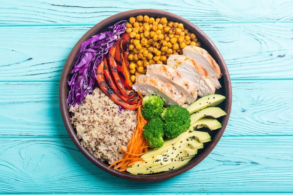 Buddha Bowl Met Avocado Kip Peper Quinoa Kikkererwten Gezonde Voeding — Stockfoto