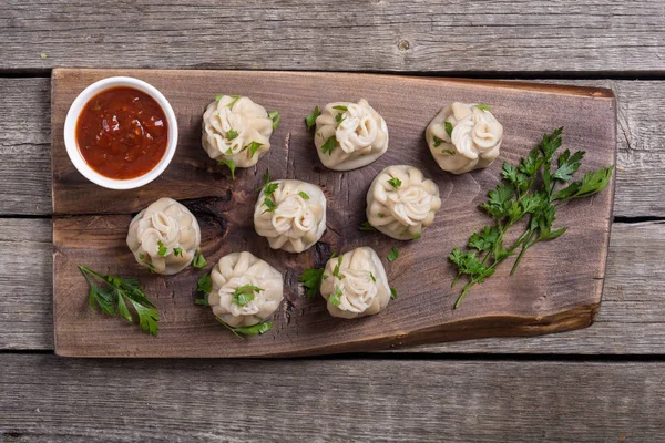 Dumplings Georgianos Khinkali Con Salsa Tomate Perejil — Foto de Stock