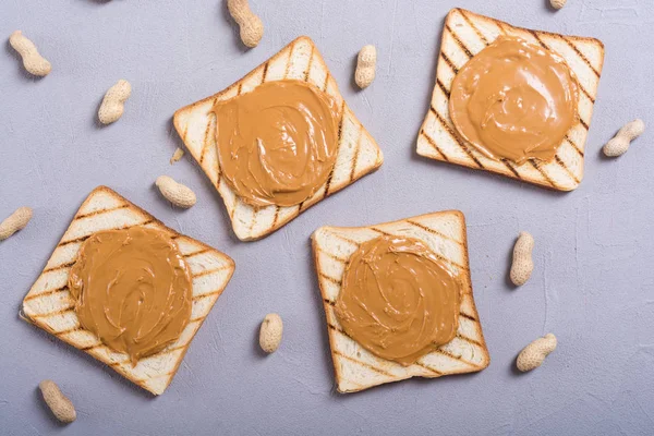 Sanduíches Manteiga Amendoim Torradas Fundo Madeira — Fotografia de Stock