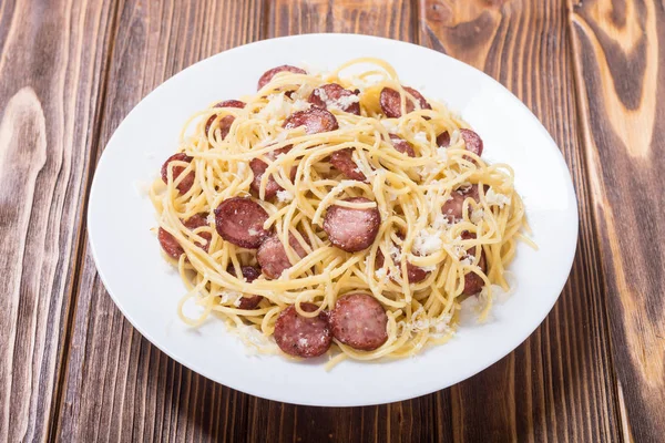 Esparguete Massa Com Salsichas Queijo Parmesão Comida Italiana — Fotografia de Stock