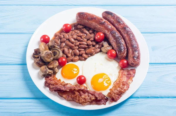 English Breakfast Bacon Sausages Eggs Tomatoes Mushrooms Beans — Stock Photo, Image