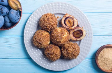 Geleneksel Avusturya Erik köfte. Tatlı ev yapımı tatlı